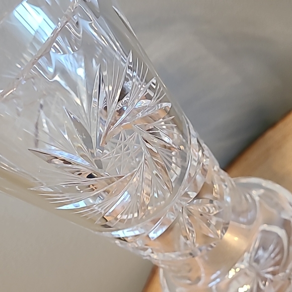 Like new - pinwheel crystal small vase - Picture 2 of 4